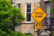 뉴욕시, 보다 안전한 거리를 향한 변화: 시속 20마일 제한 도입